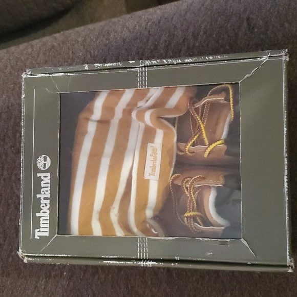 INFANT TIMBERLAND BOOTS WITH HAT - Picture 5 of 6